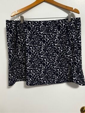 Navy and White Vineyard Vines Performance Skirt